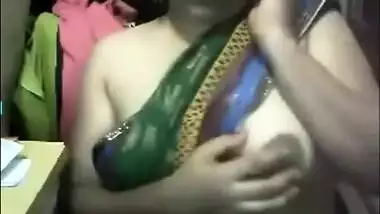 40yr old Thick Indian Aunty Plays on Webcam.