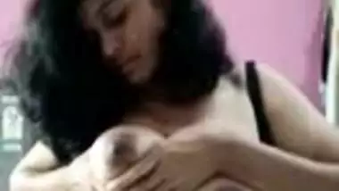 Super Hot Desi Girl Play With Her Boobs new Leaked MMS