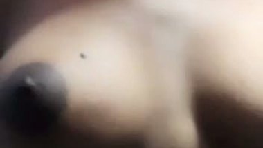 Round boobs college girl removing bra and topless