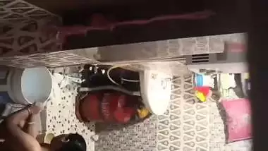 Neighbor aunty taking bath caught by voyeur