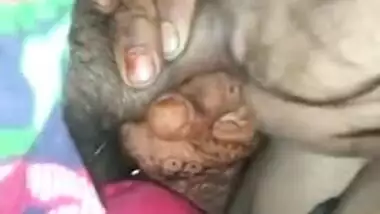 Desi wife makes husband feel good with mouth to XXX facial cumshot
