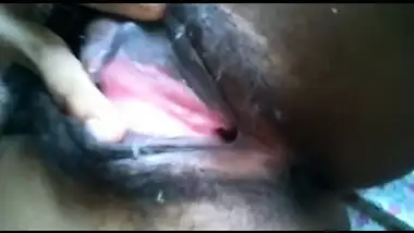 Black pussy & pink vaginal hole – mallu masturbation