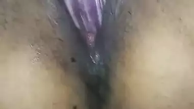 Sri Lankan Wife Brinjal Pussy Fun.sinhala Voice.වයිෆ්ගෙ හුත්තට බටුගෙඩියක් බස්සල දුන්නු සැප