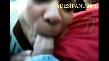 Chubby tamil bhali leaked outdoor blowjob mms