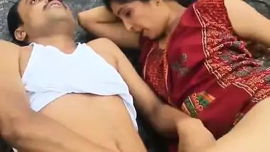 Daring xxx outdoor MMS of a milf with her neighbor