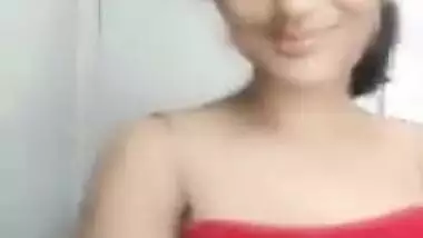 Innocent Indian gal shows XXX assets while recording sex video for BF