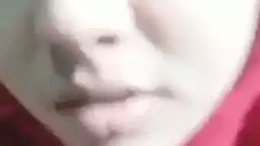 Hijab girl opens bra and round boobs show on cam