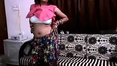 Housewife is so XXX for Desi cameraman that he is already melting filming Bhabhi