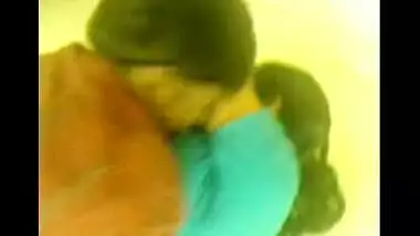 Desi sex video – Bf smooches Bengaluru gf for first time