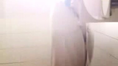 CUTE AUNTY's BATH SECENE