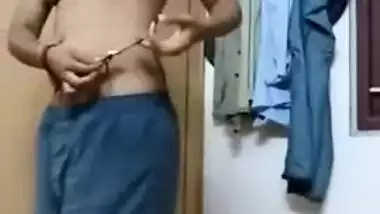 Admire this Tamil girl’s nude big boobs show on selfie cam!