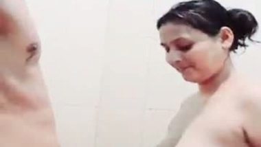 Desi bathroom sex