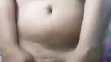 Desi girl showing her boobs and pussy