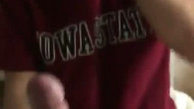 Sexy babe gives an Indian blowjob and makes her guy cum