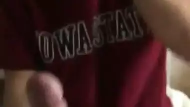 Sexy babe gives an Indian blowjob and makes her guy cum