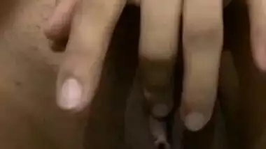 Srilanken teen girl fingering