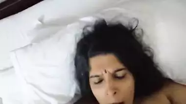 Young Indian mom sucking dick of school principal