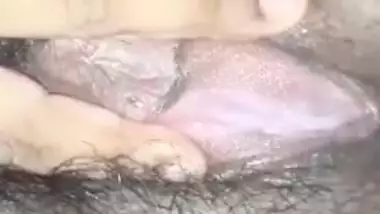 Cute Desi Girl Bathing new clip