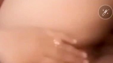 Bhabhi boobs show and bald pussy viral fingering