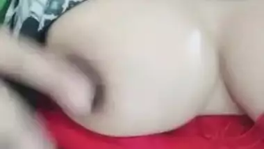 Paki Wife Showing Her Boobs
