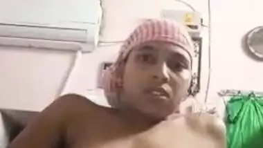 Indian Bhabhi fingering cum-hole on selfie web camera