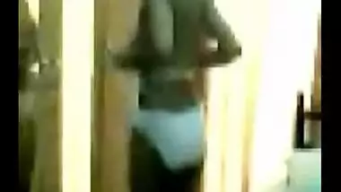 Pune Amateur babe recorded by lover after Shower