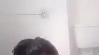 Punjabi couple bathroom sex MMS video scandal