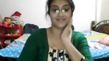 Sexy bangalore bhabhi showing big boobs on skype