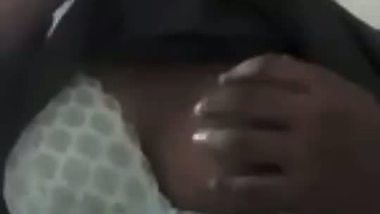 Horny girl shows boobs on video call to lover viral MMS