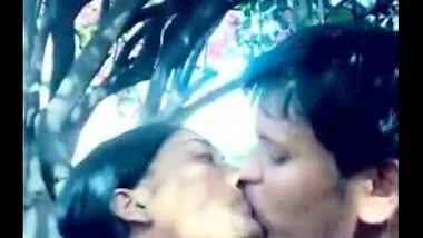 Riya And Munish Fuck In College Garden