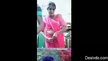 Swathi naidu romantic seducing while saree changing