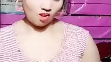 Desi very hot girl Likee video-2