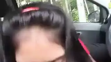 Desi teen girl’s hot blowjob inside the car