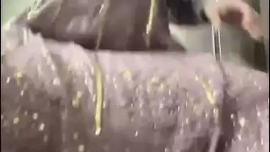 Beautiful Muslim lady lifts salwar and shows pussy