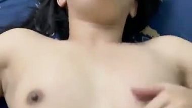 Hindi girl tries blowjob and satisfies boyfriend