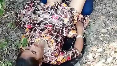 Cute desi randi panty removed fucked outdoors