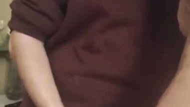 Indian girl gets toes sucked