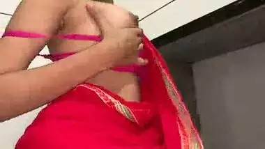 Desi Lady And Servant’s Fucking Video In Kitchen