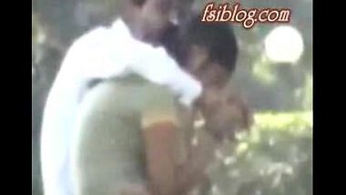 Indian Lover Outdoor fun caught by voyeur mms