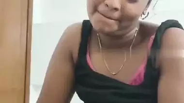 Dark skinned mallu girl gives handjob to boyfriend