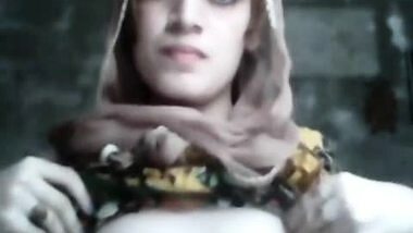 Slim Paki Girl Showing Ger Small Boobs