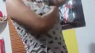 Ahmedabad college girl nude bath viral show