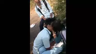 College students giving a kiss outdoor desi mms sex scandal Hindi