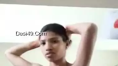 Today Exclusive- Desi Girl Showing Boobs