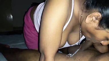 Desi blowjob girl downblouse boob slip viral clip