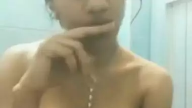 Desi paki Bhabhi licking sucking finger ready for sex