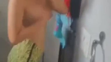 Nude videos merged of this cute girlfriend from Indore