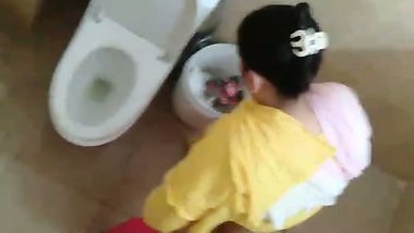 Indian aunty pissing in viral sex