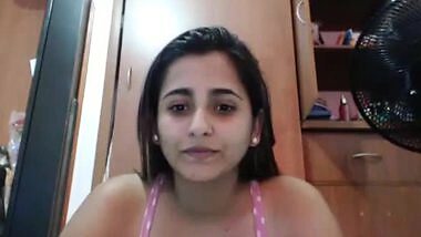 Desi cam girl masturbating for her fans