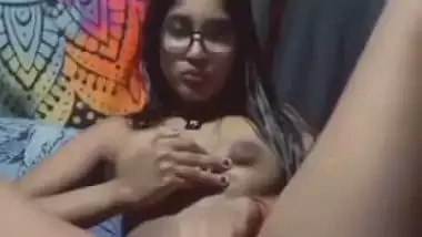 Indian fingering wet pussy girl viral nude show